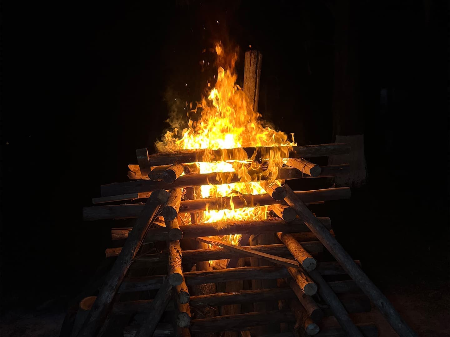 Fogueira ao Anoitecer